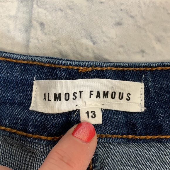 Almost Famous Vintage Mom Jeans Distressed Sz 13 Medium wash denim Stretch NWT - Picture 5 of 12